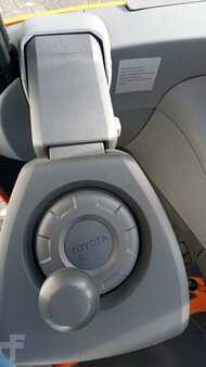 Chariots à mât rétractable 2020  Toyota RRE160HR (8)