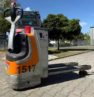 Electric Pallet Trucks 2009  Still EXU18AC (1)