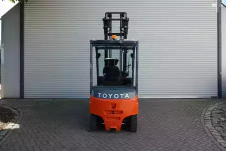 Eléctrico - 4 rodas 2016  Toyota 8FBMKT20 (4)
