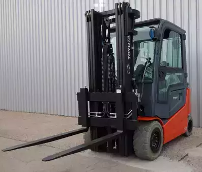 4-wiel elektrische heftrucks 2022  Toyota 9FBM30T (2)