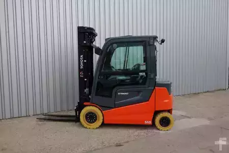 Elektryczne 4-kołowe 2023  Toyota 9FBM25T (1)