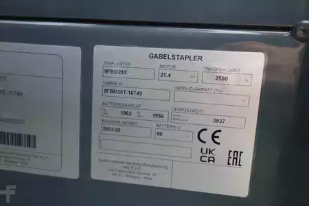 Elektryczne 4-kołowe 2023  Toyota 9FBM25T (9)