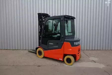Elektryczne 4-kołowe 2023  Toyota 9FBM25T (2)