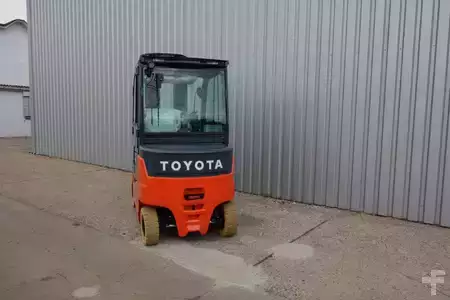 Elektryczne 4-kołowe 2023  Toyota 9FBM25T (3)