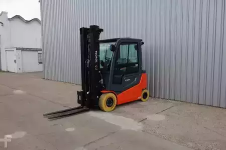 Elektryczne 4-kołowe 2023  Toyota 9FBM25T (4)