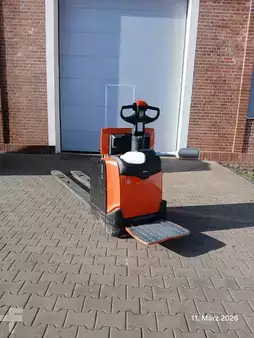 Electric Pallet Trucks 2021  BT LPE250 (2)