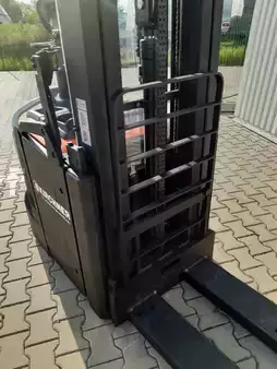 Wózek wysokiego podnoszenia 2021  BT SPE160L (4)