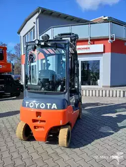 Elektrisk- 4 hjul 2021  Toyota 8FBM16T (1)