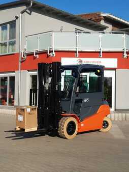 Elektromos 4 kerekű 2022  Toyota 8FBMT50 (1)