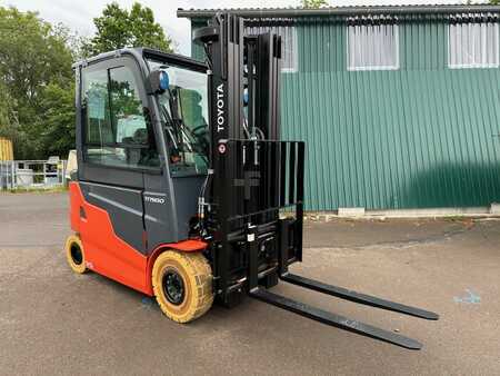 Carrelli elettrici 4 ruote 2023  Toyota 9FBM25T (1)