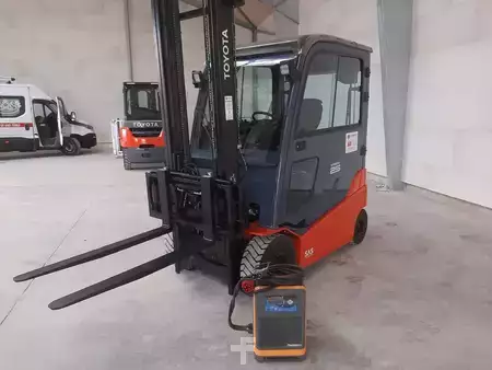 Elektro 4 Rad  Toyota 8FBMT25 (2)