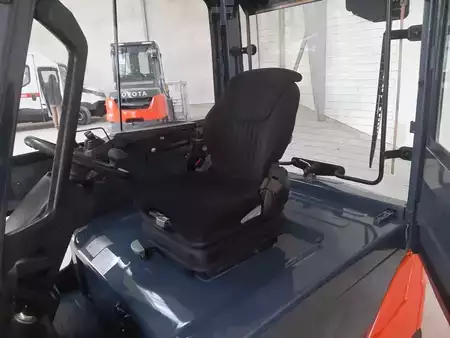 Elektro 4 Rad  Toyota 8FBMT25 (3)