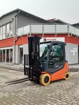 Chariots électriques à 4 roues 2023  Toyota 9FBH25T (1)