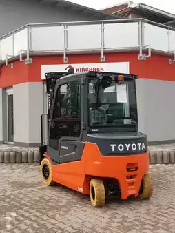 Chariots électriques à 4 roues 2023  Toyota 9FBH25T (2)