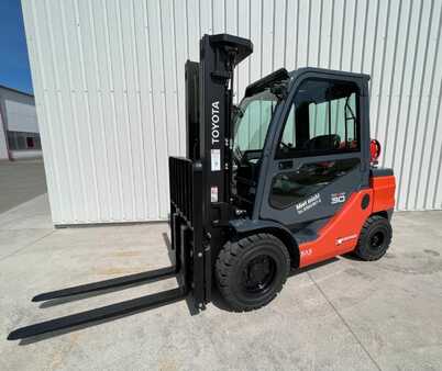 Propane Forklifts 2022  Toyota 02-8FGF30 (1)