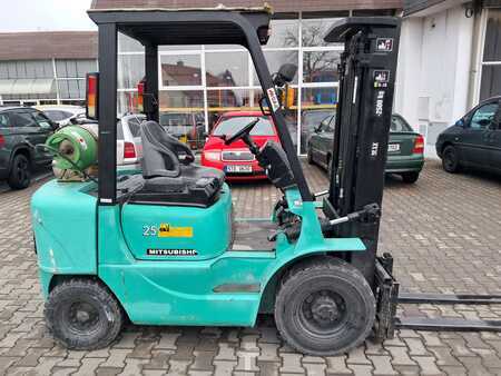 LPG heftrucks 2001  Mitsubishi FG 25 (4)