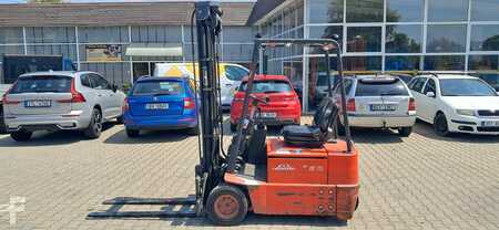 3-wiel elektrische heftrucks 2000  Linde E15 (1)