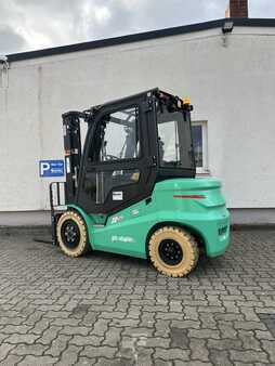 Elektro 4 Rad 2025  Mitsubishi ECB30Q (2)