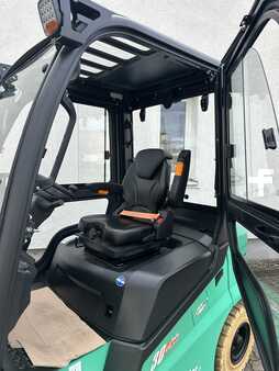 Elektro 4 Rad 2025  Mitsubishi ECB30Q (4)