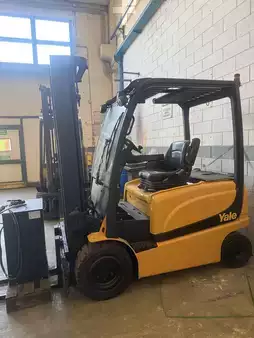 Elektromos 4 kerekű 2018  Yale ERP25VL (1)