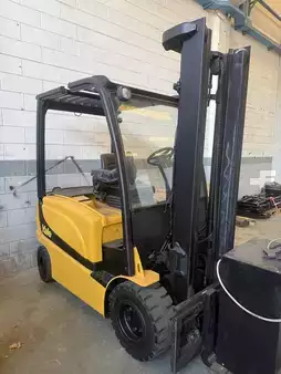 Elektromos 4 kerekű 2018  Yale ERP25VL (2)