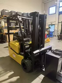 Eléctrica de 3 ruedas 2013  Yale ERP 20 VT (1)