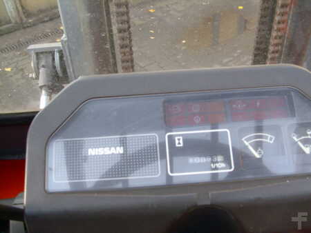 Empilhador diesel 1996 Nissan YJ02A25 (4)