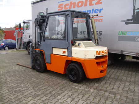 Empilhador diesel 2000 Nissan WF03A35U (2)