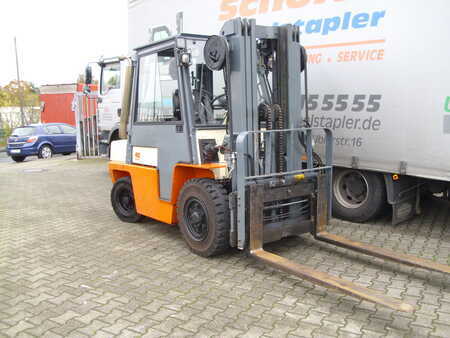 Empilhador diesel 2000 Nissan WF03A35U (1)