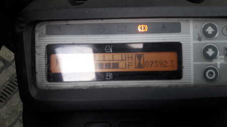 Empilhador diesel 2011 Nissan Y1D2A25Q (3)