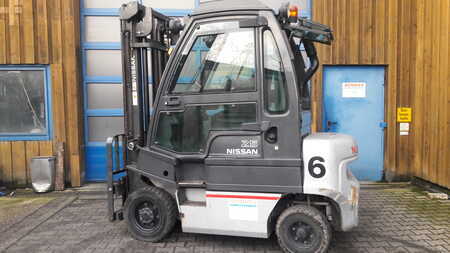 Empilhador diesel 2011 Nissan Y1D2A25Q (2)