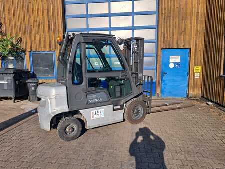 Empilhador diesel 2011 Nissan Y1D2A25Q (1)