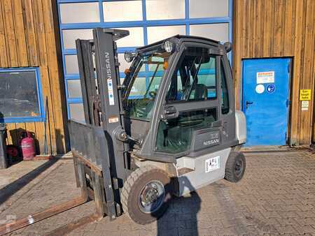 Empilhador diesel 2011 Nissan Y1D2A25Q (2)