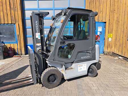 Manuseador de contentores 2008 Nissan P1D1A15Q (1)