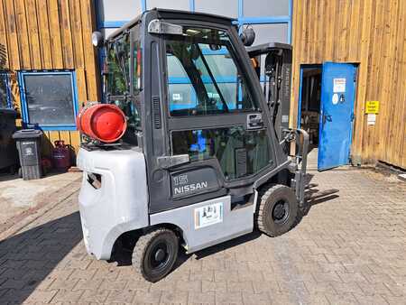 Manuseador de contentores 2008  Nissan P1D1A15Q (2)