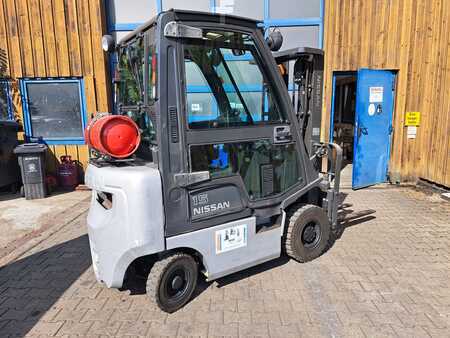 Manuseador de contentores 2008 Nissan P1D1A15Q (2)