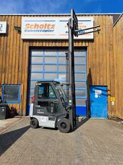 Manuseador de contentores 2008 Nissan P1D1A15Q (3)