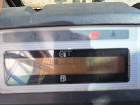 Manuseador de contentores 2008 Nissan P1D1A15Q (4)