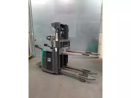 Ståstaplare 2022  Mitsubishi SBV16P (2)