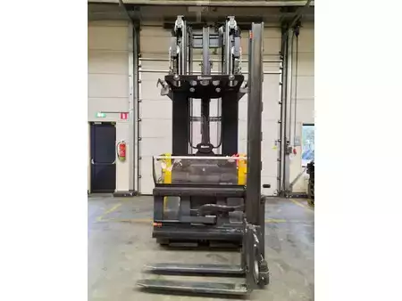 VZV pro práci v úzk.uličkách-retrakt 2017  Magaziner EK1500 (4)