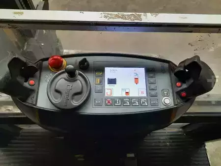 VZV pro práci v úzk.uličkách-retrakt 2017  Magaziner EK1500 (5)