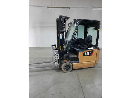 Elektryczne 4-kołowe 2019  CAT Lift Trucks EP20ANT (2)
