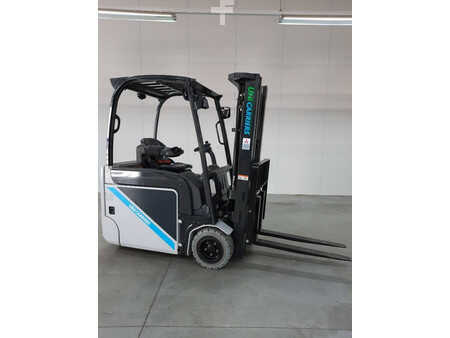 Elektryczne 4-kołowe 2019  Unicarriers A2N1L18Q (1)