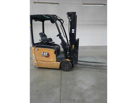 Carrelli elettrici 4 ruote 2022  CAT Lift Trucks EP16ACNT (1)