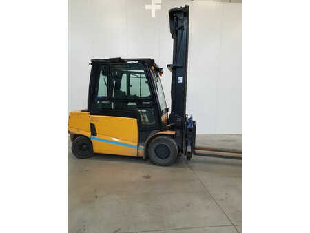 Carrelli elettrici 4 ruote 2019  Hyundai HX50 (1)