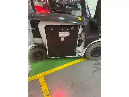 Eléctrico - 4 rodas 2020  Unicarriers MX 25 (5)