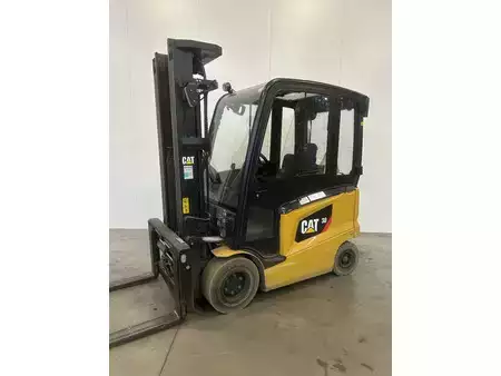 Chariots électriques à 4 roues 2019  CAT Lift Trucks EP30CN (1)