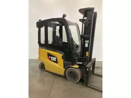 Chariots électriques à 4 roues 2019  CAT Lift Trucks EP30CN (2)