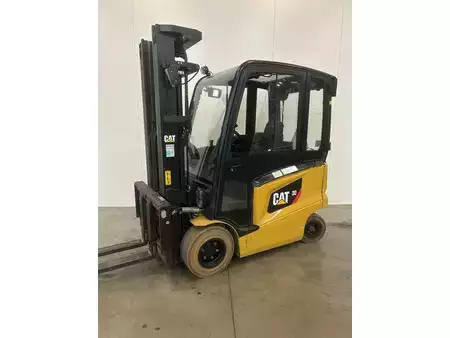 Chariots électriques à 4 roues 2019  CAT Lift Trucks EP30CN (1)