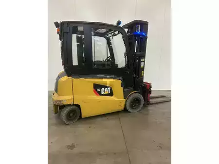 Chariots électriques à 4 roues 2019  CAT Lift Trucks EP35N (2)